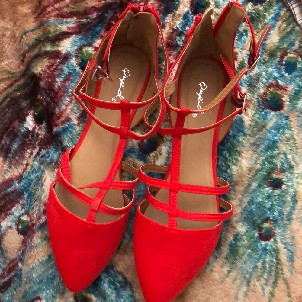 BRAND NEW CUTE RED FLATS